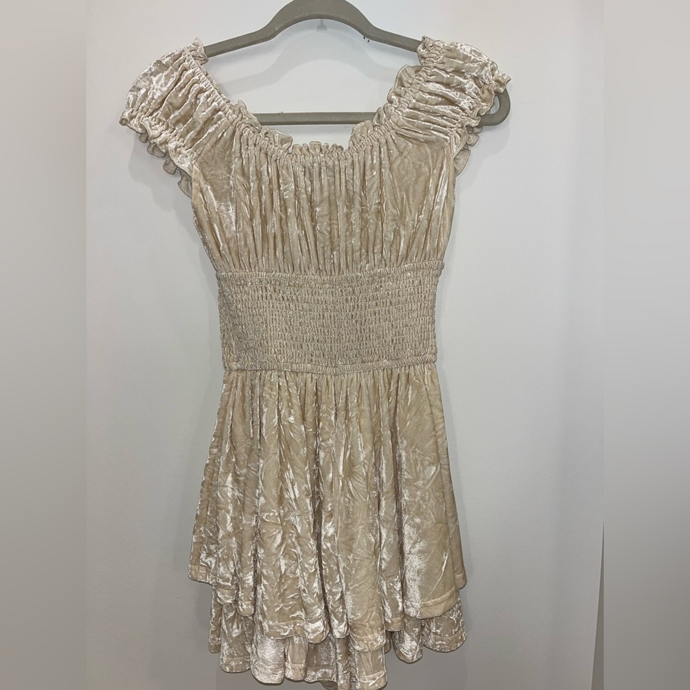 cream, velvet romper
urban outfitters